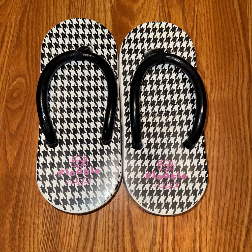 SUGAR Women’s Floatie Flip Flops – Houndstooth – Size 7 – New w/ Minor Marks